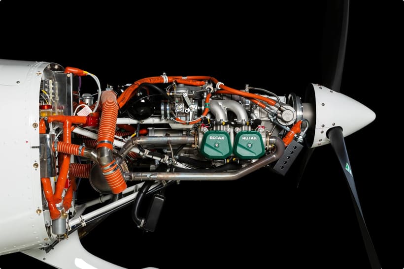 Rotax 912 ULS carbureted aircraft engine