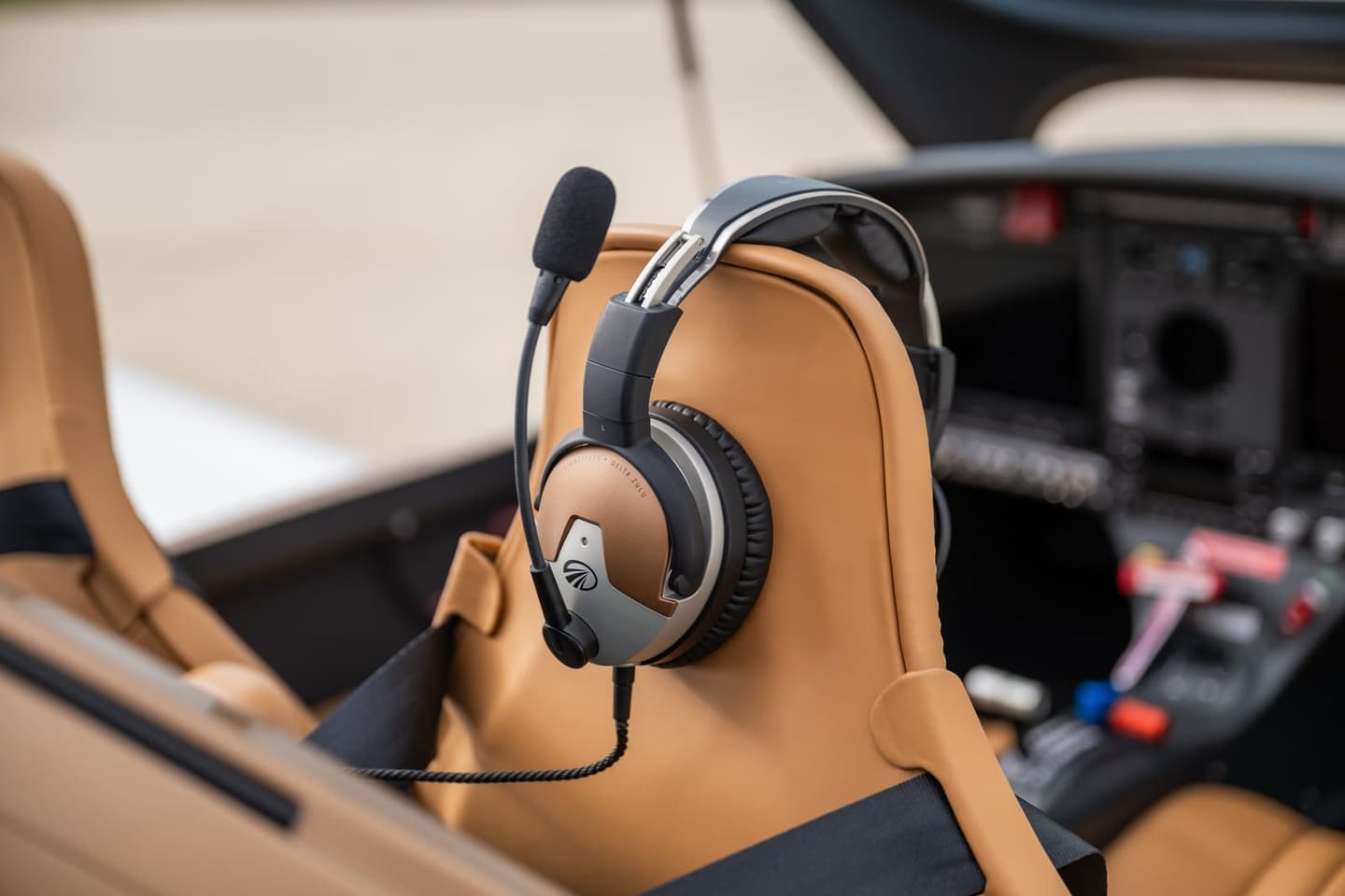 Two Aviation Leaders Unite: Bristell and Lightspeed Aviation Partner to Elevate the In-Cockpit Experience