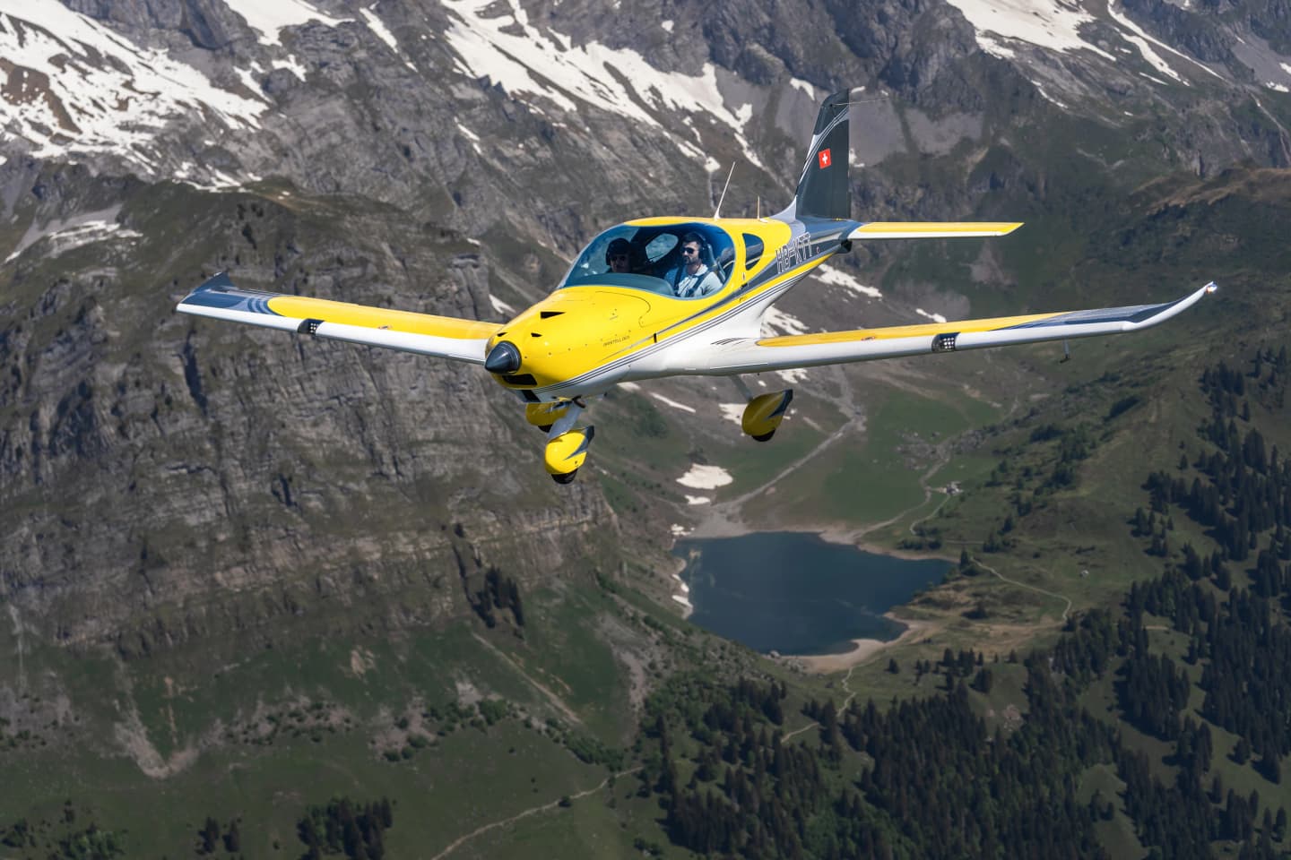 Bristell B23M-915iS — exterior detail