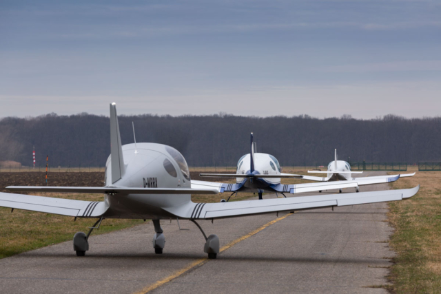 4 airplanes heading to Germany